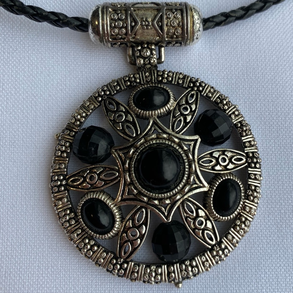 Vintage style silver tone ornate circular choker pendant